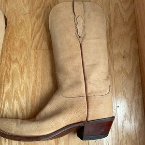 Lucchese cowboy boots. Tan. Size 8.